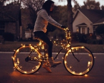 illuminazione della bici ad albero di natale